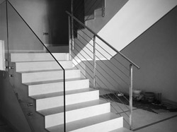 parapetto scala acciaio vetro